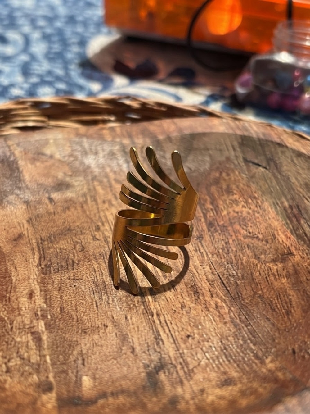 Stanley Gold Fan-Style Decorative Napkin Ring